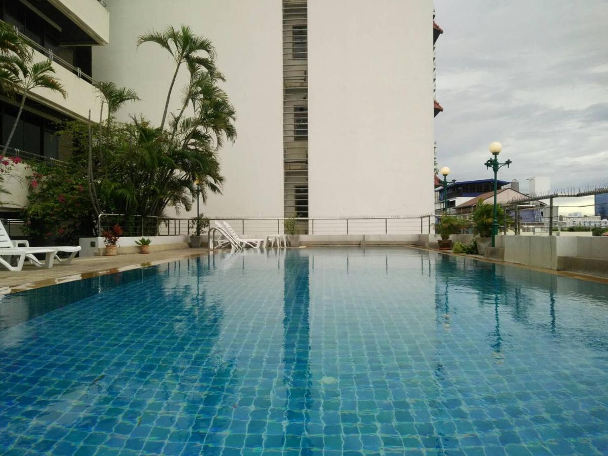 דירות בנגקוק Nantiruj Tower - นันทิรุจ ทาวเวอร์ เซอร์วิสอพาร์ทเม้นท์ สุขุมวิท ซอย 8 מראה חיצוני תמונה